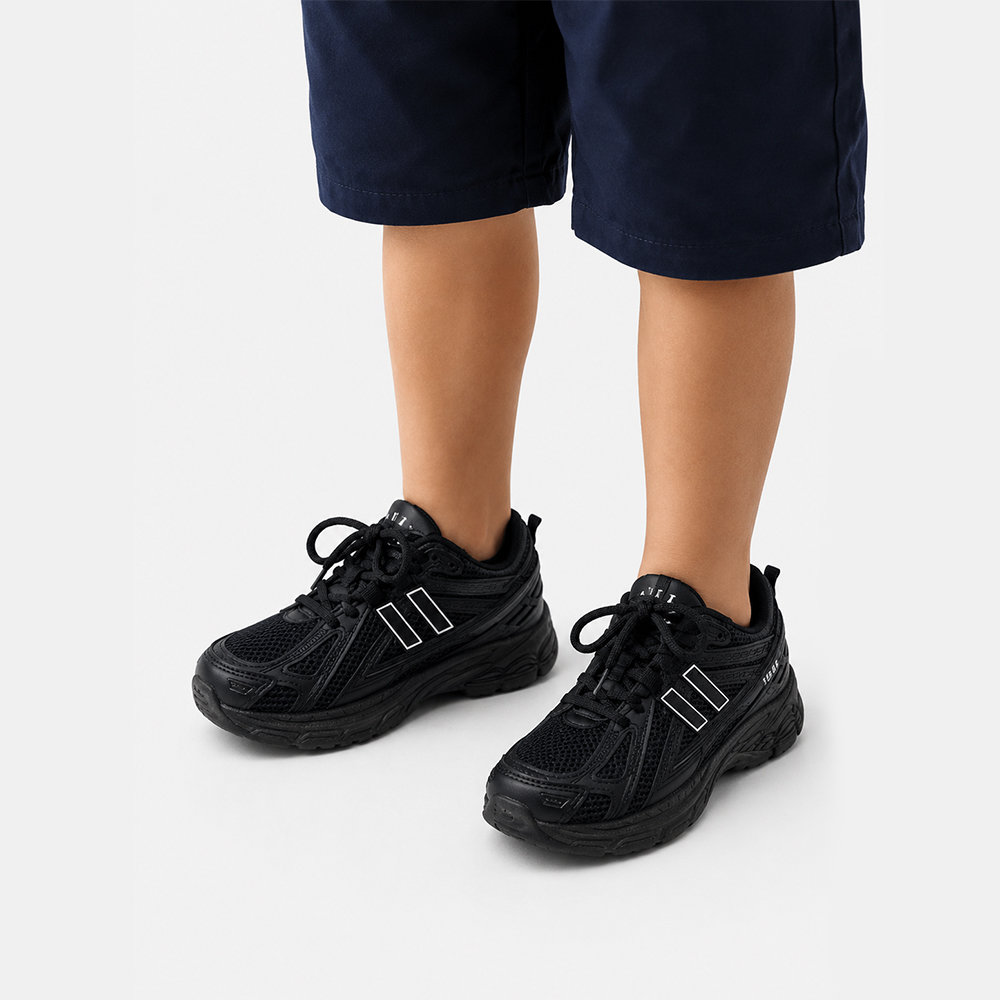 Підліткові кросівки Black — дитяче взуття Kids Family